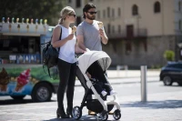 Lekka spacerówka chit chat® marki Larktale - ekologiczny wózek spacerowy. Kolor: Cottesloe Cream
