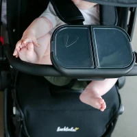 Lekki wózek spacerowy autofold™ marki Larktale- lekka spacerówka. Kolor: Byron Black